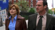 Für Olivia Benson (Mariska Hargitay) und Elliot Stabler (Christopher Meloni) wird es immer schwieriger, Fakten und Fiktion auseinander zu halten. Wurde das Kind der Verdächtigen wirklich entführt oder ist die ganze Geschichte nur ein Lügengeflecht?