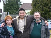 Trödelexperte Sükrü (Mitte) muß bei Elke und Wille für Ordnung sorgen.