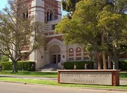 Eine junge Frau ist gezwungen, ihr Schicksal zu erf&uuml;llen, Vampire und D&auml;monen mit der Hilfe ihrer Freunde zu bek&auml;mpfen.