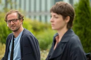 Bernhard Monse (Saro Emirze, l.); Theresa Koshka (Katharina Nesytowa, r.)