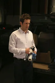 Dennis Reynolds (Glenn Howerton)