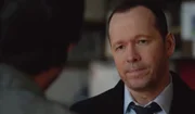 "Payback" -- When a suspect voluntarily admits to killing a reality show celebrity chef in his own restaurant, Danny and Baez sind überzeugt, dass der Verdächtige für jemanden die Schuld auf sich nimmt. Auch Frank steht vor einem moralischen Dilemma, als ein langjähriger Freund, Sen. Ted McCreary, Frank um Hilfe bittet, um einen DUI verschwinden zu lassen, und die investigative Journalistin Anne Farrell zurückkehrt, auf BLUE BLOODS.