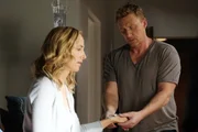 Dr. Teddy Altman (Kim Raver, l.); Dr. Owen Hunt (Kevin McKidd, r.)