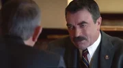 "Payback" -- When a suspect voluntarily admits to killing a reality show celebrity chef in his own restaurant, Danny and Baez are convinced der Verdächtige ist nicht der Mörder. Auch Frank steht vor einem moralischen Dilemma, als ein langjähriger Freund, Sen. Ted McCreary, ihn um Hilfe bittet, um eine DUI verschwinden zu lassen.