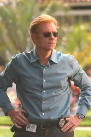Am Strand von Miami wird ein Toter gefunden. Horatio Caine (David Caruso) und sein Team untersuchen den Tatort ...