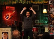 Dennis Reynolds (Glenn Howerton)