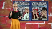 Schüler der Adolf-Eschke-Schule für Gehörlose in Berlin erzählen das Märchen „Rotkäppchen“ mit selbst hergestellter Dekoration und Kostümen – ganz ohne Worte!