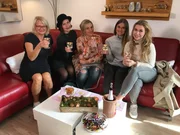 V.l.: Kandidatin Anja, Cathleen, Anette, Alina und Miriam. Die Verwendung des sendungsbezogenen Materials ist nur mit dem Hinweis und Verlinkung auf TVNOW gestattet. V.l.: Kandidatin Anja, Cathleen, Anette, Alina und Miriam. Die Verwendung des sendungsbezogenen Materials ist nur mit dem Hinweis und Verlinkung auf TVNOW gestattet.