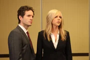 Dennis Reynolds (Glenn Howerton, l.); Dee Reynolds (Kaitlin Olson, r.)