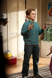 Adam Goldberg (Sean Giambrone)