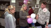 Sarafina wird 30 Jahre alt. Das wird gefeiert. Ehemann Peter ist noch mitten im Geschenkestress und die Vorbereitungen zur Party laufen.