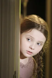 Aus Sorge um ihre Eltern kann die kleine Sarah Applewhite (Abigail Breslin) nicht ins Jenseits hinübergehen ...