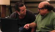 Mac (Rob McElhenney, l.); Frank Reynolds (Danny DeVito, r.)