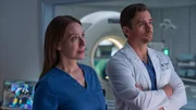Dr. Amy Larsen (Molly Parker) und Dr. Jake Heller (Jon-Michael Ecker)