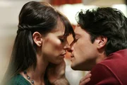 Melinda (Jennifer Love Hewitt, l.) ist sehr dankbar, dass Jim (David Conrad, r.) immer für sie da ist ...
