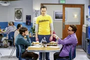 L-R: Howard Wolowitz (Simon Helberg), Sheldon Cooper (Jim Parsons), Leonard Hofstadter (Johnny Galecki).