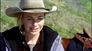 Grace (Abi Tucker) ist nach dem Unfall, bei dem sie die Gewalt über ihren Wagen erlor, völlig verzweifelt.