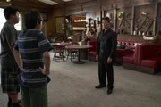 (v.l.n.r.) Eddie Huang (Hudson Yang); Emery Huang (Forrest Wheeler); Louis Huang (Randall Park)