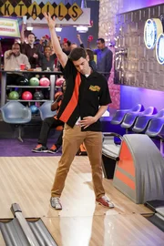 Dave Johnson (Max Greenfield)