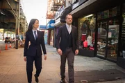 Ein Mord in ihrer unmittelbaren Umgebung lässt Sherlock (Jonny Lee Miller, r.) und Watson (Lucy Liu, l.) aufschrecken ...