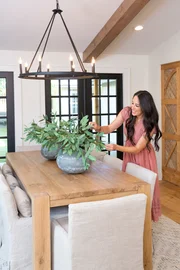 Mit ihrem Feinsinn für stilvolle Dekorationen verpasst Joanna Gaines ihrem Projekt den letzten Schliff ...