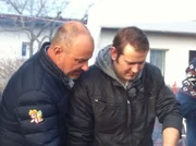 Sternekoch Frank Rosin (l.) ist heute in der kleinen Gemeinde Rothenstein zugange. In der "Gaststätte Helenenstein" wird dringend seine Hilfe gebraucht ...