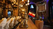 Café „SRFJ“.