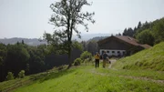 Eva (Ines Hollinger) und Martin (Andreas Tobias) gehen bisschen spazieren.