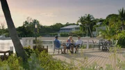 Als ein Ärzte-Paar vor einigen Jahren Urlaub auf Green Turtle Cay machte, verliebten sie sich in die kleine Insel und die entspannte Atmosphäre. Jetzt suchen sie ein Ferienhaus im Paradies, um jederzeit ihrem hektischen Lifestyle entfliehen zu können.