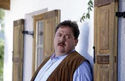 37. Kommissar Hofer (Joseph Hannesschläger) muss schon mal heimlich lauschen, um an die wirklich wichtigen Informationen zu gelangen.