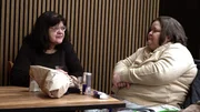 Brigitte (li.) und Manja unterhalten sich. gut. Ist das vielleicht der Beginn einer neuen Freundschaft?