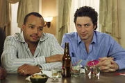 J.D. (Zach Braff, r.) begleitet Turk (Donald Faison, l.) zu einer Chirurgen-Tagung, um sich von Elliot abzulenken. Das fällt ihm anfangs schwer, doch dann trifft er seine Ex-Freundin Kim ...