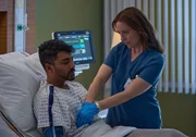 Molly Parker als Dr. Amy Larsen