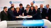 Gerhard Schröder, Bundeskanzeler aD, der französische Premierminister, Francois Fillon, die damalige deutsche Bundeskanzlerin, Angela Merkel, der holländische Premierminister, Mark Rutte  und der russische Präsident, Dmitry Medwedew drehen symbolisch das Rad für Nordstream 1 auf