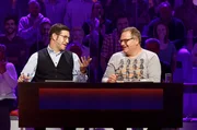 Rateteam-Kapitän Elton (r.) und der Jäger aus "Gefragt-Gejagt", Sebastian Jacoby (l.), bilden ein Rateteam.