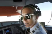 Die Co-Pilotin Alina Haiduk fliegt den Airbus A330neo.
