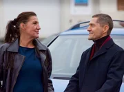Uschi Kraft (Katy Karrenbauer) gibt zu, dass sie sich in Dr. Kaminski (Udo Schenk) fachlich und menschlich getäuscht hat. Sie bedankt sich für die gelungene Operation ihrer Tochter und gratuliert zur bestandenen Fahrprüfung.