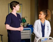 Dr. Shaun Murphy (Freddie Highmore), Dr. Claire Browne (Antonia Thomas) Die Verwendung des sendungsbezogenen Materials ist nur mit dem Hinweis und Verlinkung auf RTL+ gestattet.