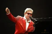 Elton John tritt am 31. Dezember im Barclays Center im New Yorker Stadtteil Brooklyn auf. Das war das erste Mal, dass er an Silvester in New York City auftrat.