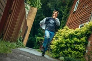Billy (Ava Hinds-Jones) hat sich unerlaubt vom Armeestützpunkt abgesetzt und ist jetzt auf der Flucht.