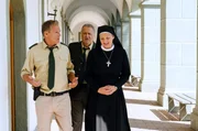 Hubert und Girwidz befragen Oberin Renate zu Schwester Lara.