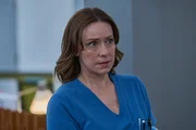 Dr. Amy Larsen (Molly Parker)