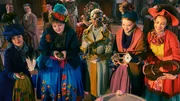 Kurz nach ihrer Geburt bekommt Prinzessin Rosabella von den Feen-Schwestern Tharra (Ha Thanh Špetlíková), Empatija (Fedora-Ostara Lise Junghans), Solonia (Florence Kasumba), Resilia (Kate?ina Zapletalová) und Lyra (Yasmina Overstreet) gute Gaben geschenkt, die für Fähigkeiten wie Güte, Mut und Beständigkeit stehen sollen.