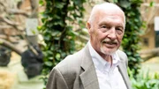 Prof. Gunther Nogge, ehemaliger Direktor des Kölner Zoos, erinnert sich, als er 1985 von dem Schimpansen Petermann angegriffen wurde und lebensgefährlich verletzt wurde. Petermann, in den 50er und 60er Jahren Publikumsliebling und gefeierter Bühnenstar, wurde auf der Flucht erschossen und zu einer Kölner Legende.