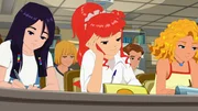 Cleo, Rikki und Emma (v.l.n.r.) schreiben einen Mathetest.