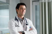 Transplant – Ein besonderer Notarzt Staffel 2 Folge 5 Kinderarzt aus Leidenschaft: Jim Watson als Theo Hunter