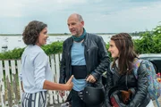 Anne Clark (Ulrike Folkerts, l.) lernt Joe (Götz Schubert), den neuen Freund ihrer Tochter Holly (Romina Küper, r.), kennen.