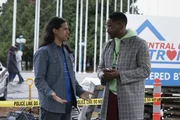 Cisco Ramon (Carlos Valdes, l.); Chester P. Runk (Brandon McKnight, r.)