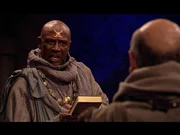 Gerak (Louis Gossett Jr., li.) stellt sich auf die Seite der Ori. Er versucht auch den Hohen Rat der Jaffa von den Möglichkeiten der Macht zu überzeugen...