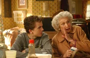 Malcolm (Frankie Muniz), Ida (Cloris Leachman).